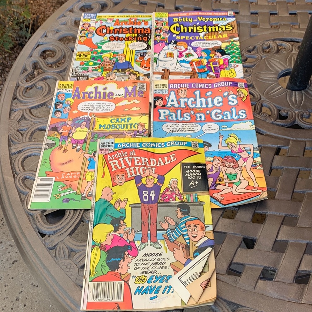 6 Vintage Archie Series Comic Books and annual digest